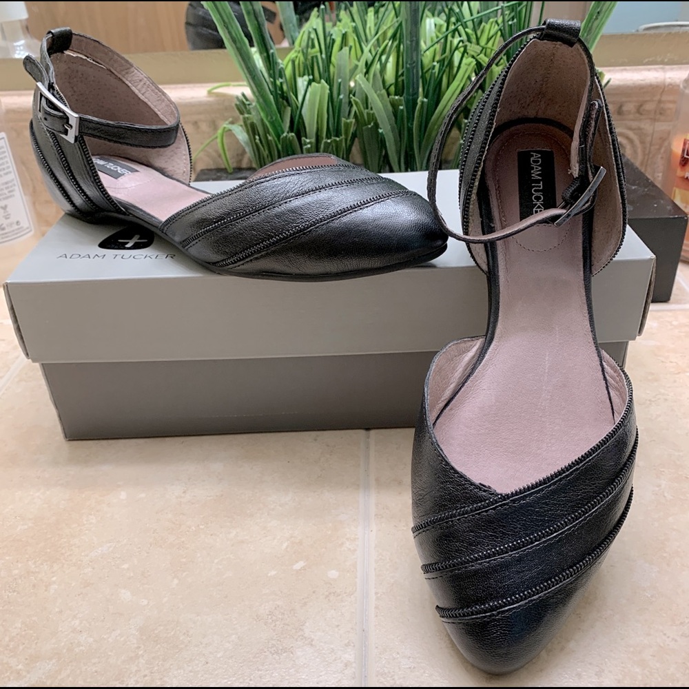 Adam Tucker leather flats!
